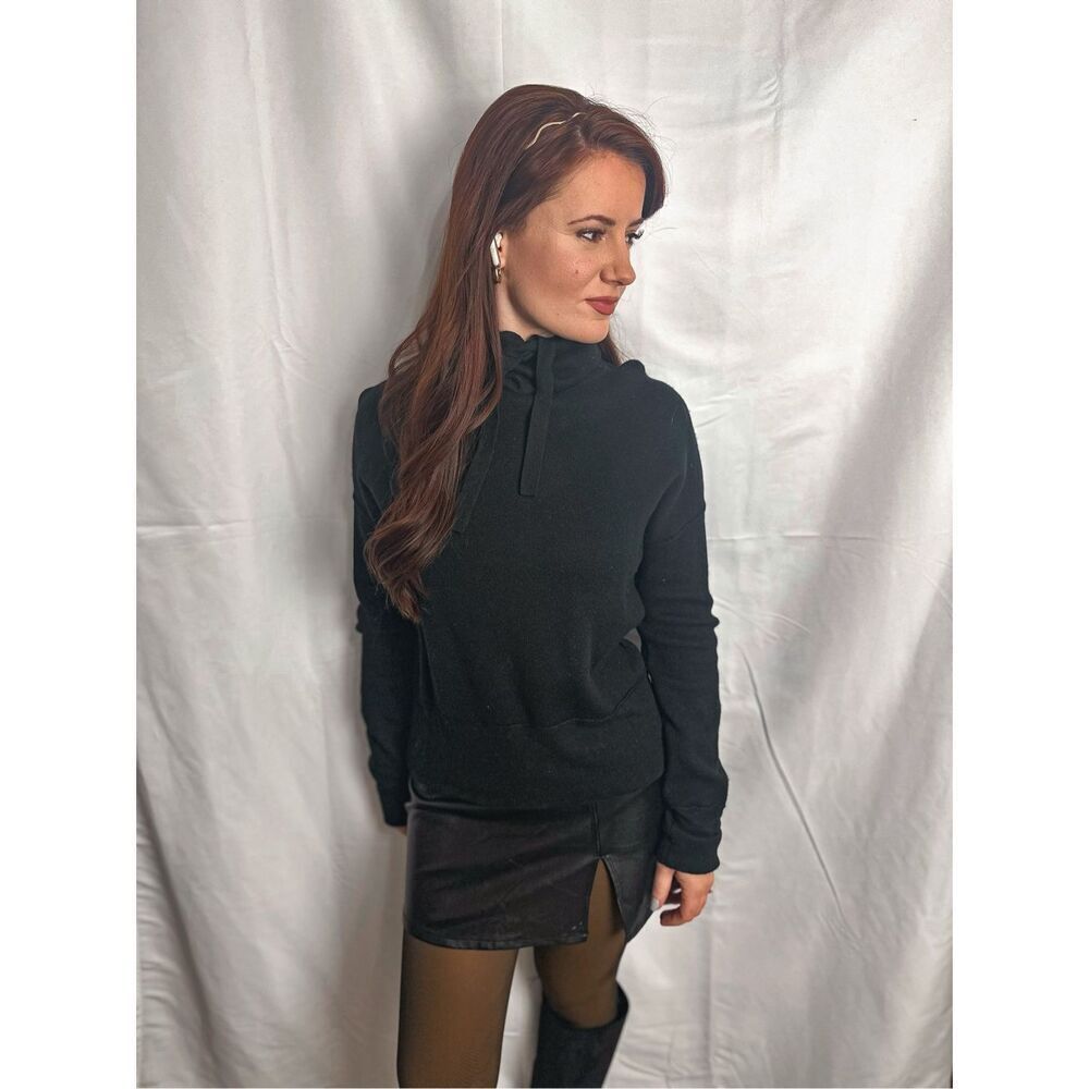 Universal Thread Sweatshirt - Picture 12 of 12